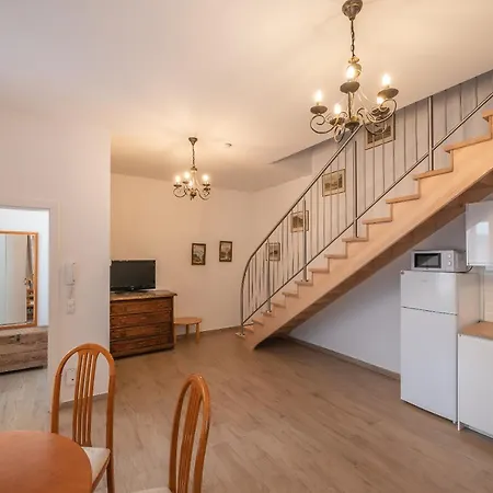 Musik - Historical In Apartment *