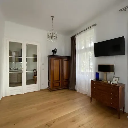 Apartment Musik - Historical In *
