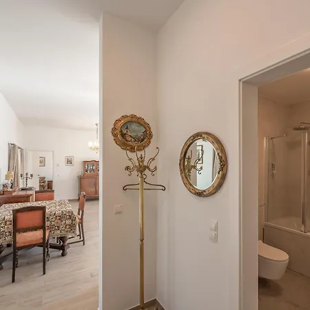 Musik - In Historical , Apartament *